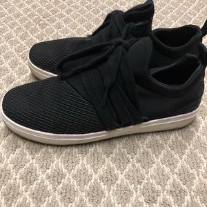 Mossimo pull on sneaker size 8